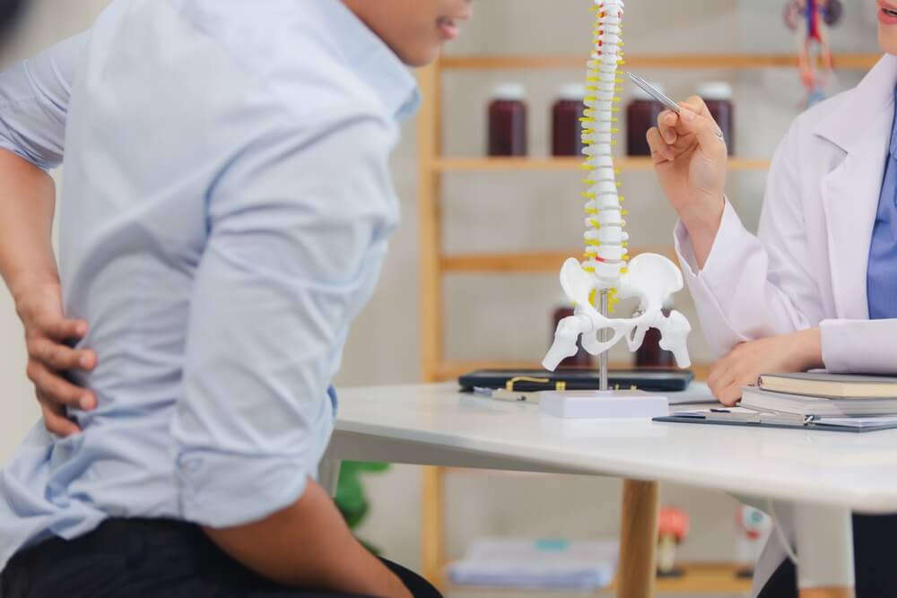 Patient consulting a spinal cord injury lawyer in Vancouver, BC about back pain after an accident